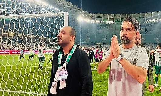Konyaspor'da İlhan Palut, gözyaşlarını tutamadı