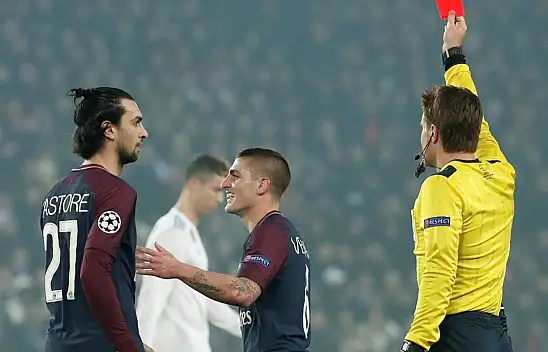 Ağzını kapatan futbolcu yandı!