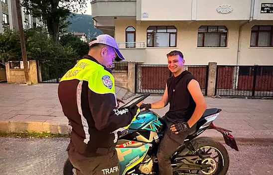 Akşehir'de trafik polisleri denetimlerini sürdürüyor