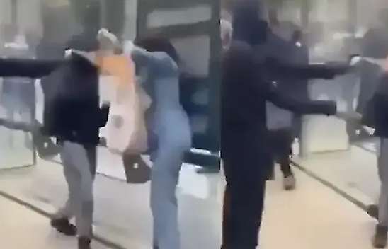 Alev makinesiyle dehşet saçmıştı! 15 yaşındaki genç tutuklandı