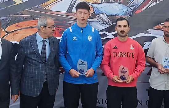 Avrupa üçüncüsü Büyükşehirli pedala 'Yılın Sporcusu' ödülü