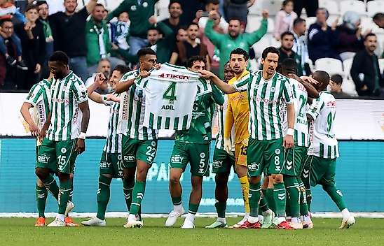 Awaziem yıldızlaştı! Konyaspor nefes aldı
