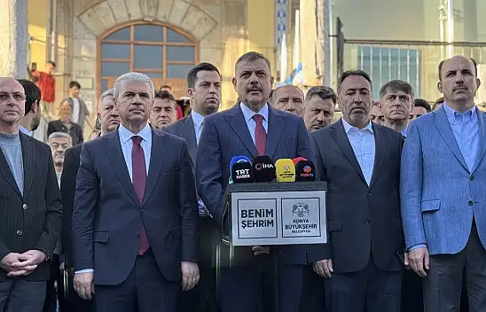 Bakan Çiftçi bayram namazını Konya'da kıldı