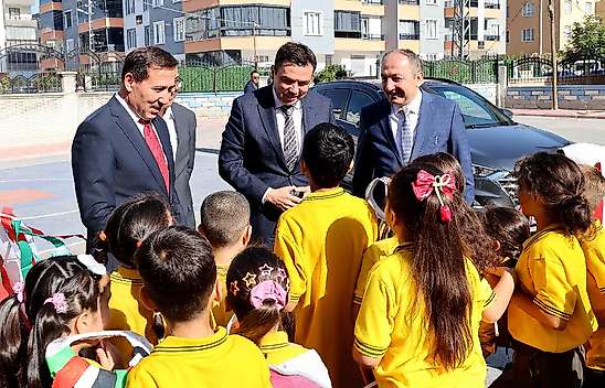Başkan Kılca ilk ders zilinde öğrencilerle buluştu