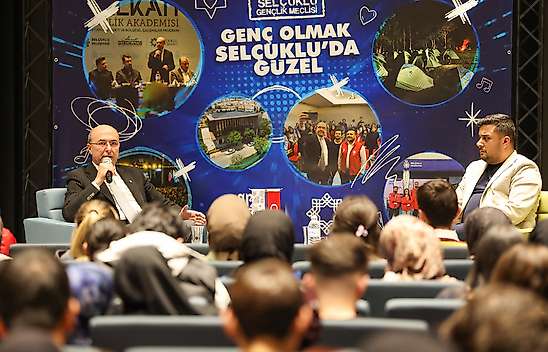 Başkan Pekyatırmacı üniversiteli gençlerle buluştu