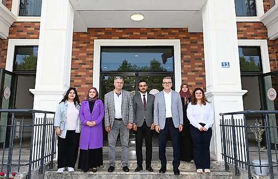 Başkan Ustaoğlu'ndan çınarla vefa