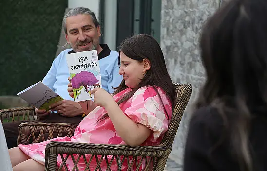 'Çok küçük' dediler dinlemedi! Konya'da 9 yaşındaki kız kitap yazdı