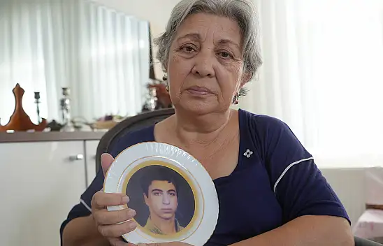 Depremde kaybolan oğlunu bulmak için 18 mezar açtırdı