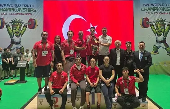 Halterde madalya yağmuru