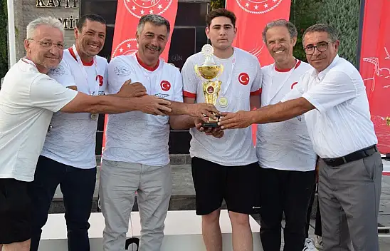 Karapınar'da XC Open Yamaç Paraşütü Yarışmasında dereceye girenlere ödülleri verildi