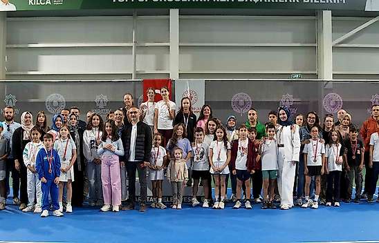 Karatay'da 29 Ekim Tenis Turnuvası sona erdi