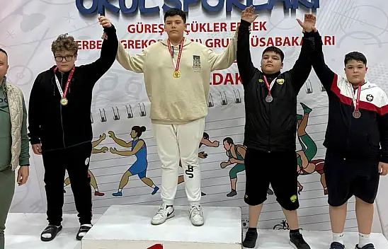 Konya Büyükşehirli güreşçilerden madalya yağmuru