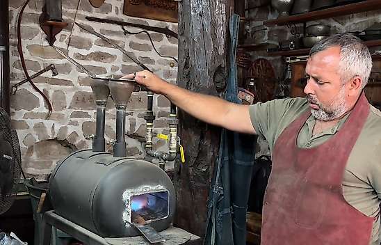 Konya'da 1000 derecelik ocaktan çıkan eşsiz bıçaklar