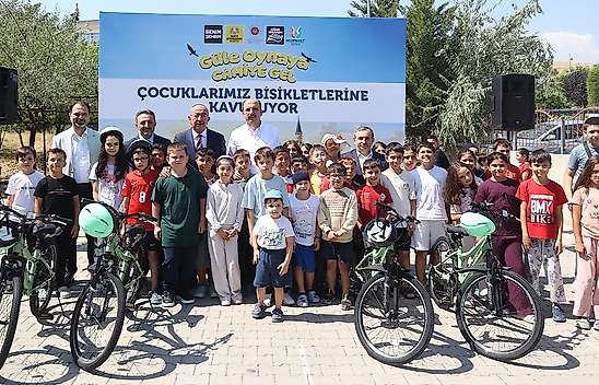 Konya'da 116 bin çocuk camiyle ve bisikletle buluştu
