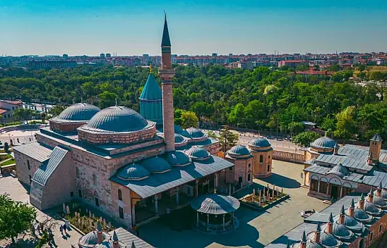 Konya'da 60 bine yakın eser sergileniyor