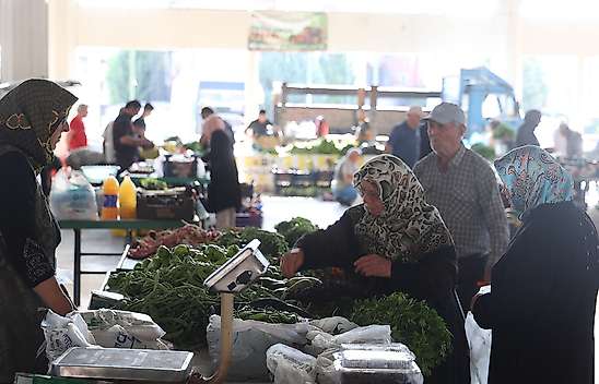 Konya'da aracısız yerli pazar: Üretici de tüketici de memnun