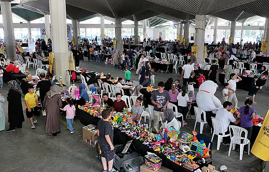 Konya'da çocuklar kendi tezgahını kurdu: 300 stantlık oyuncak pazarı