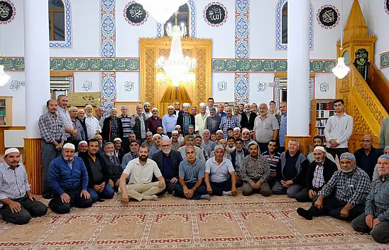 Konya'da 'Cuma Gecesi Ailecek Camideyiz' programları sürüyor