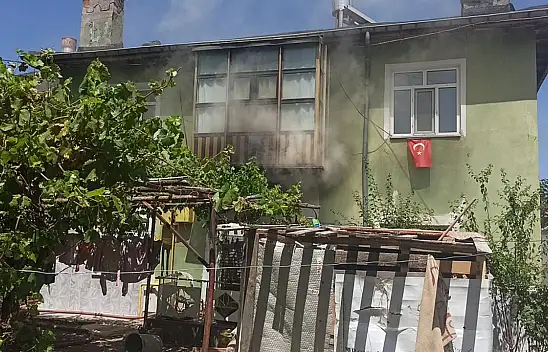 Konya'da ev yangını! Kilitli kapının ardında 6 çocuk mahsur kaldı