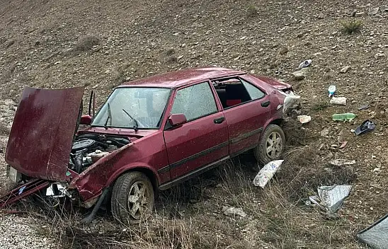 Konya'da feci kaza! Devrilen otomobildeki 5 kişi yaralandı