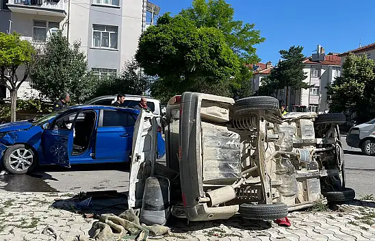 Konya'da feci kaza! İki otomobil çarpıştı