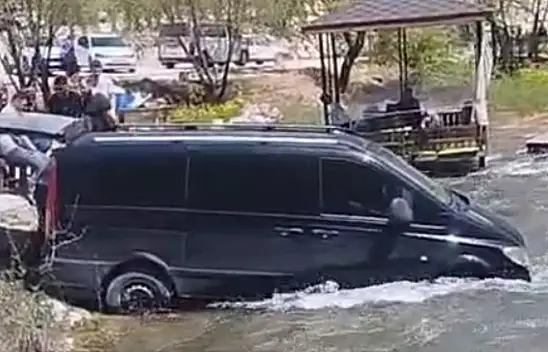 Konya'da freni boşalan minübüs kurtarıldı