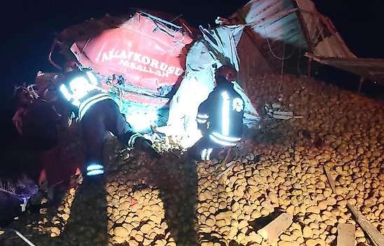 Konya'da gece yarısı feci çarpışma: 1 ölü, 1 yaralı