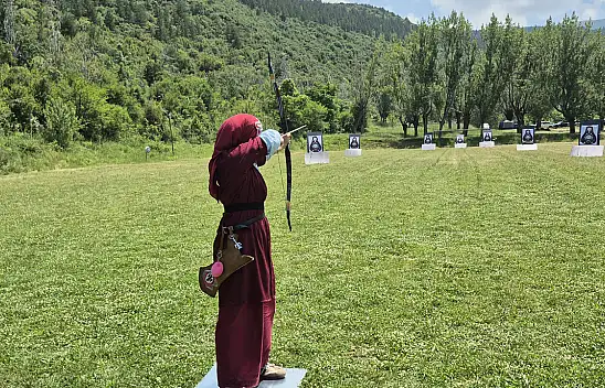 Konya'da geleneksel okçuluk rüzgarı: Türk Yıldızı atışı alkış topladı