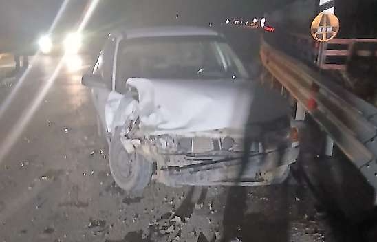 Konya'da iki araç köprüde çarpıştı! 3 yaralı