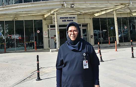Konya'da kanserle savaşan hemşire çok sevdiği hastalarından kopamadı