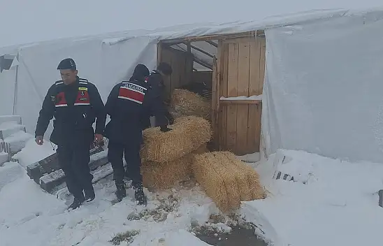 Konya'da kar esareti: Ekipler yardıma koştu
