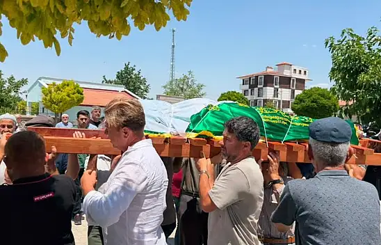 Konya'da katledilen anne ve kız son yolculuğuna uğurlandı
