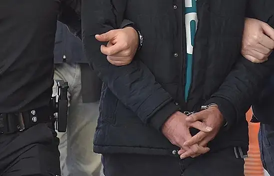 Konya'da kız öğrenci yurdunun çevresinde polisten kaçan şüpheli yakalandı