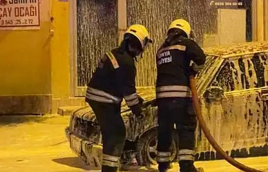Konya'da korkutan araba yangını!