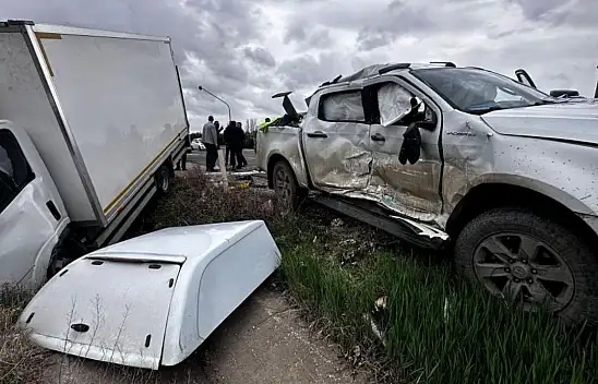 Konya'da korkutan kaza: Kamyonet ile pikap çarpıştı