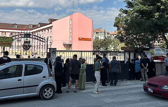 Konya'da KPSS heyecanı bitti: Adaylar ter döktü, aileler bekledi