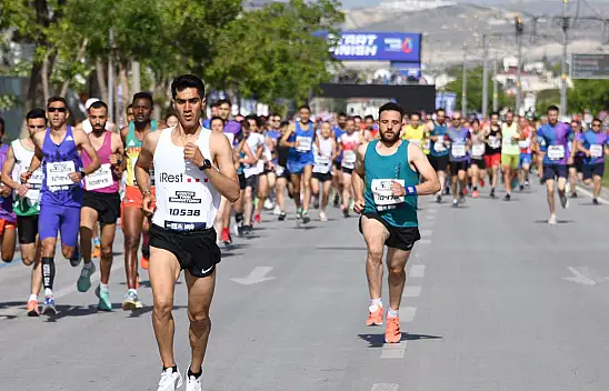 Konya'da maratonun en etkileyici kareleri aranıyor