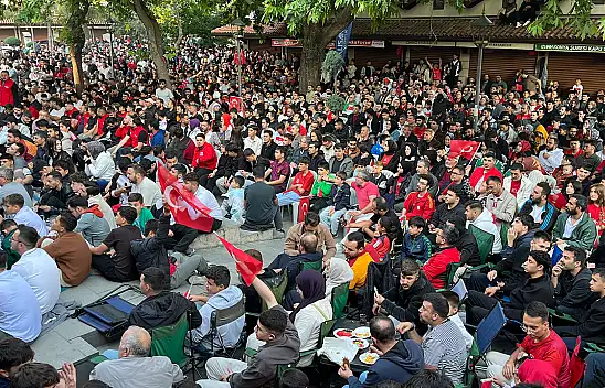 Konya'da milli maç heyecanı dev ekranlara yansıdı