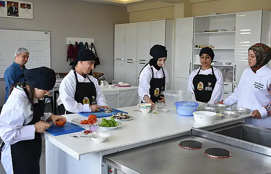 Konya'da özel bireyler aldıkları eğitimlerle meslek sahibi oluyor