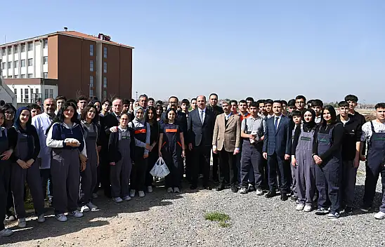 Konya'da protokolden öğrencilere ziyaret