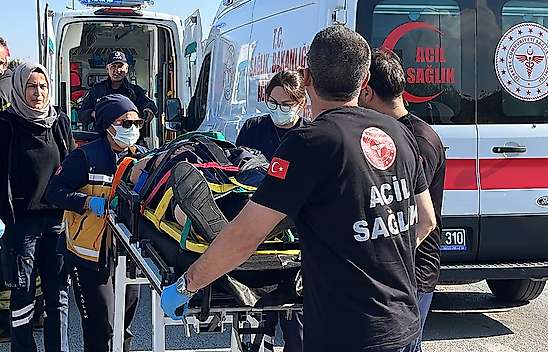 Konya'da refüje çarpan tofaş tanınmaz hale geldi