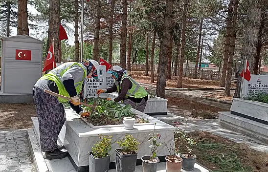 Konya'da şehit mezarlarının bakımını yapıldı