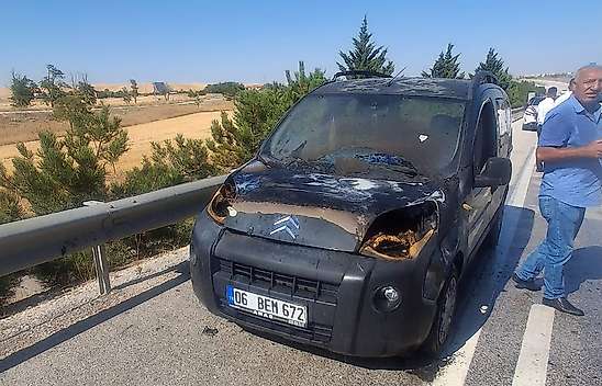 Konya'da seyir halindeki araç alev aldı!