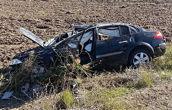 Konya'da taklalar atan otomobil tarlaya savruldu