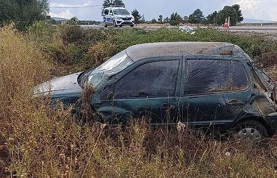 Konya'da yağmurlu yolda kayarak yoldan çıktı 1 yaralı