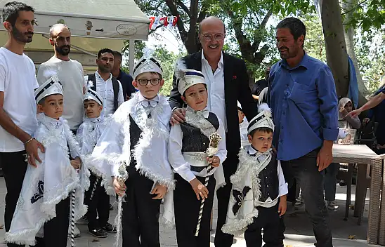 Konya'daki belediye başkanı aracıyla çocukları gezdirecek