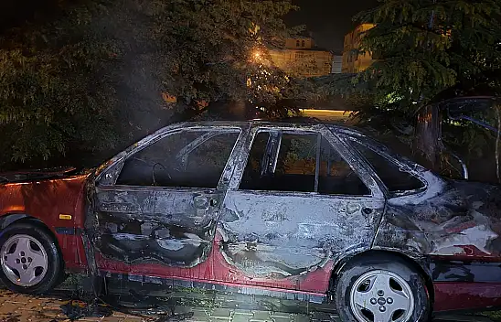 Konya'daki görüntü paniğe neden oldu! Otomobil alevler içinde kaldı