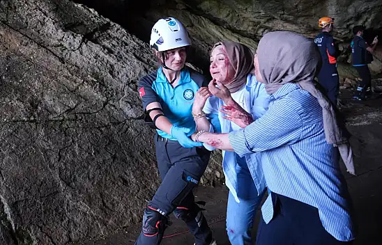 Konya'daki mağarada filmleri aratmayan tatbikat