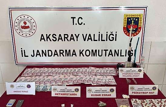 Konya'dan Aksaray'a uzanan uyuşturucu sevkiyatına jandarma darbesi