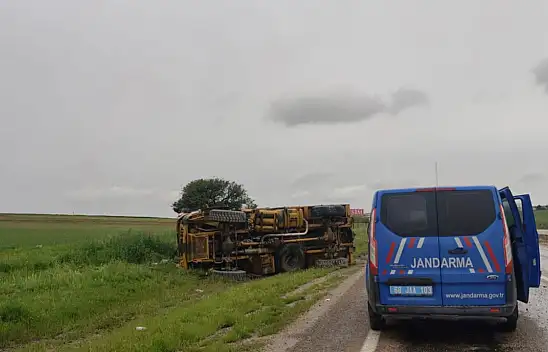 Konya'dan yola çıkan askeri araç devrildi